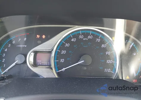 2014 Toyota Sienna Xle V6 8 Passenger z USA, uszkodzony, nr VIN 5TDYK3DC3ES473348